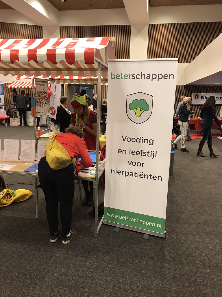 Beterschappen-stand op een event met broccolihoed